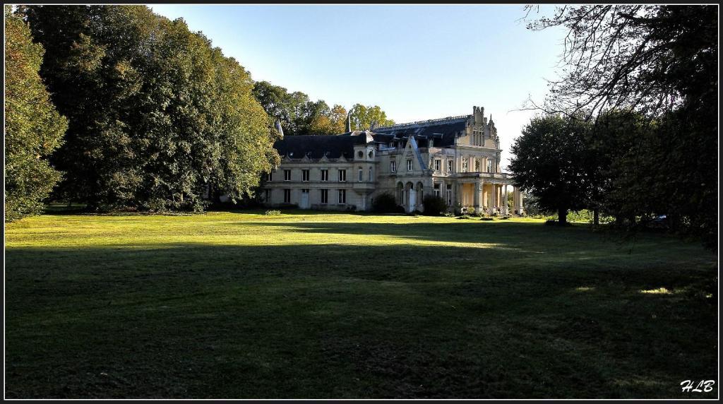 Chateau De La Madeleine Pressagny l'Orgueilleux Exterior photo